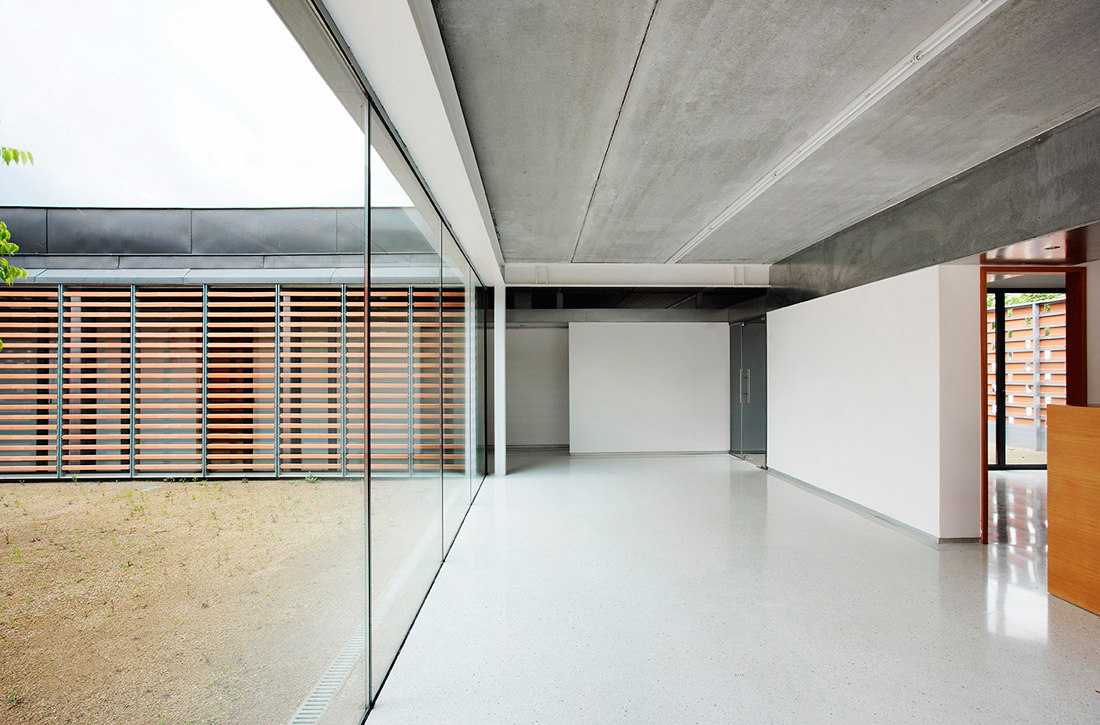 Senior Citizen Community Center / F451 Arquitectura