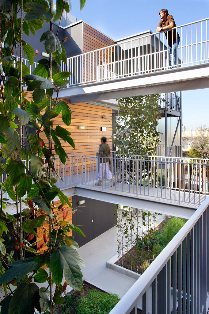 1262122965_loha-gd-lawrenceanderson-courtyard 1262122965_loha-gd-lawrenceanderson-courtyard