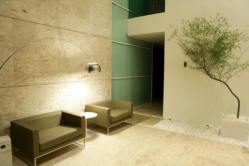 2033541721_hall-interior 2033541721_hall-interior