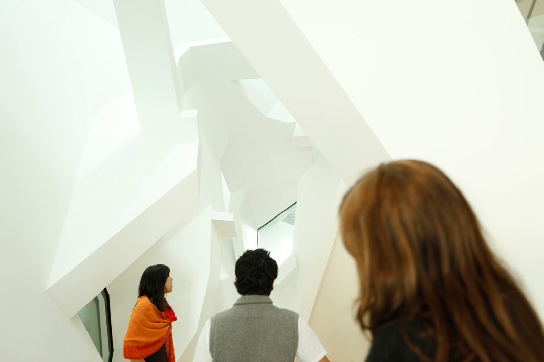 Cahill Center for Astronomy and Astrophysics / Morphosis Architects