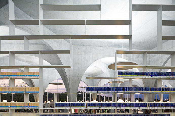 Tama Art University Library / Toyo Ito by Iwan Baan