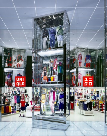 Uniqlo Megastore / Curiosity