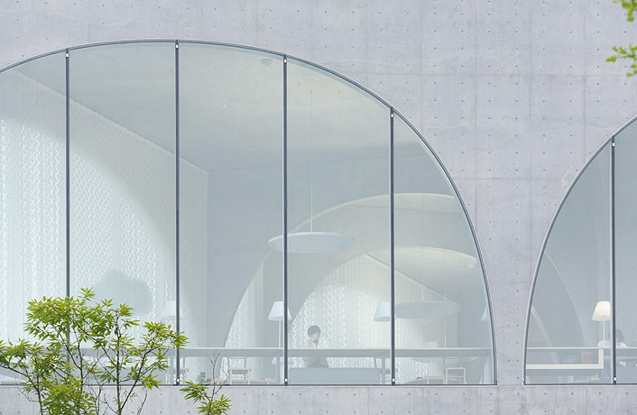 Tama Art University Library / Toyo Ito by Iwan Baan