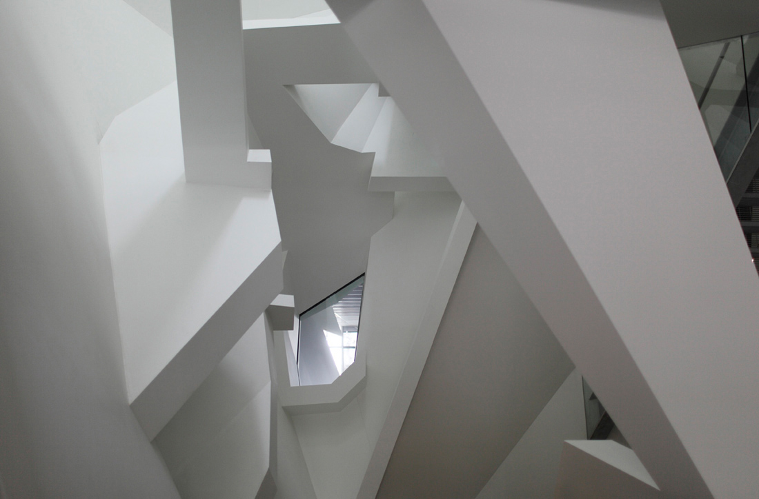 Cahill Center for Astronomy and Astrophysics / Morphosis Architects