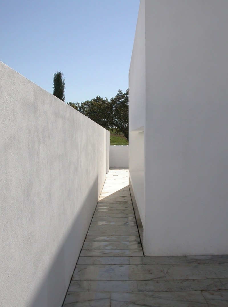 Estrela Cementery / Pedro Pacheco + Marie Clément