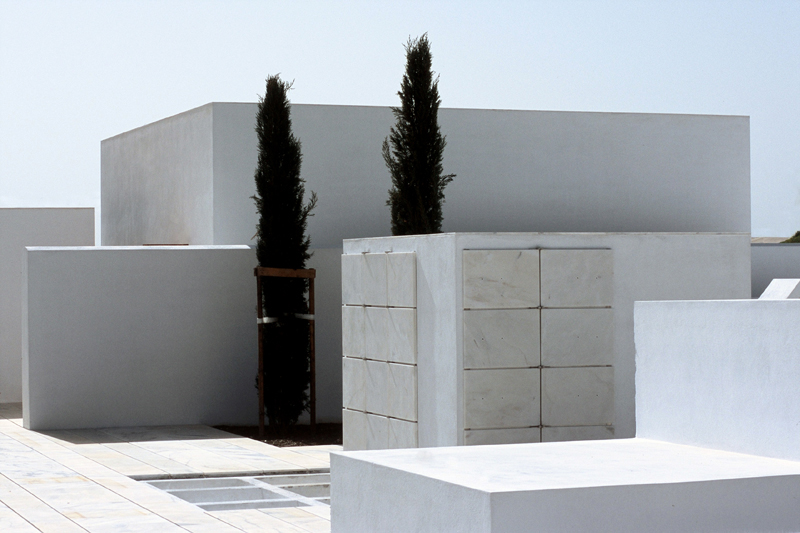 Estrela Cementery / Pedro Pacheco + Marie Clément