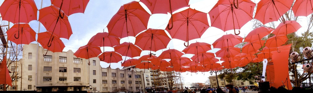 Covered in Umbrellas / U. de Talca