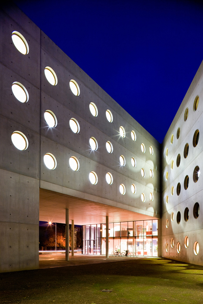 Research Library in Hradec Kralove / Projektil Architekti