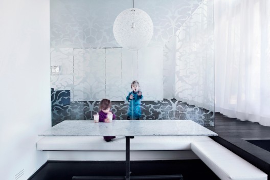 27438471_kitchentable-2