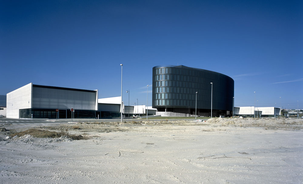 Office Silo & Containers / Vaillo + Irigaray
