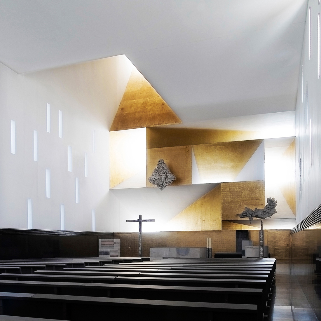 Parish Church of Santa Monica / Vicens & Ramos