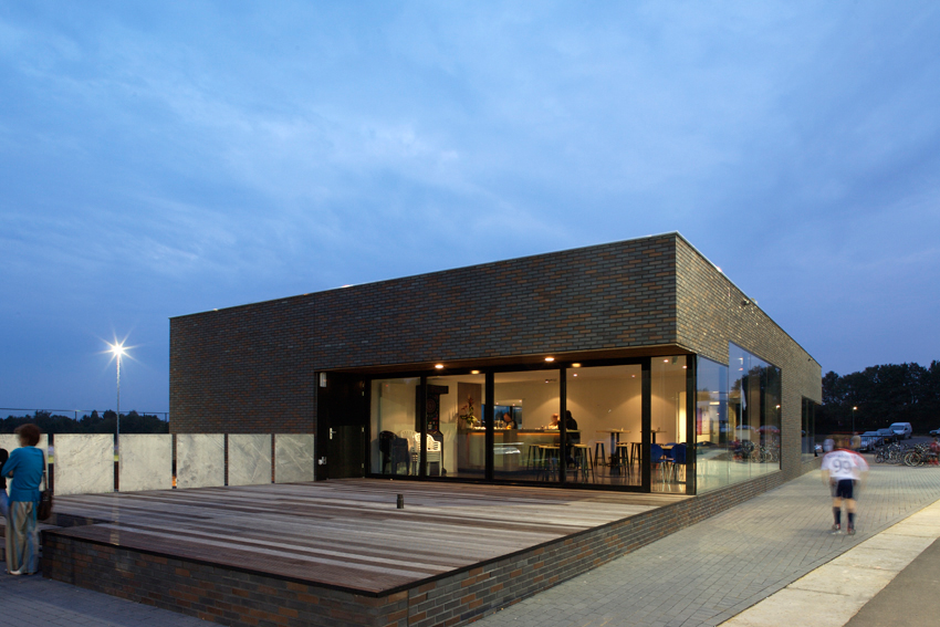 Clubhouse in Hoensbroek / MoederscheimMoonen Architects