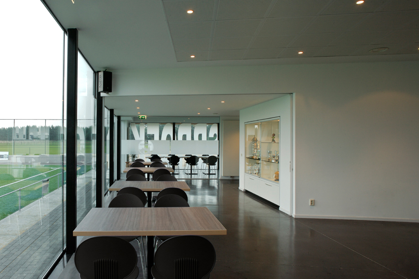 Clubhouse in Hoensbroek / MoederscheimMoonen Architects