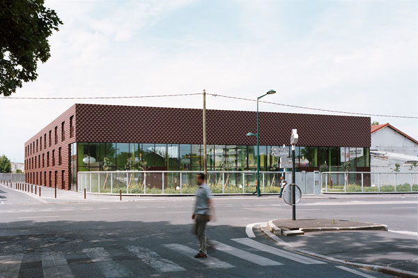 Student Housing in Epinay / ECDM