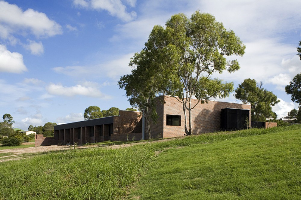 Hervey Bay Farmhouse / Owen and Vokes