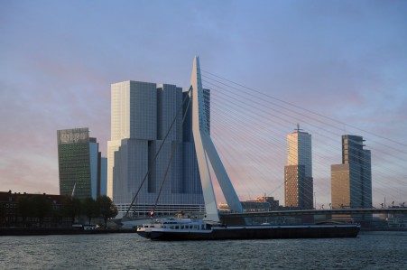 exterior_from_east_451x329x90 © OMA