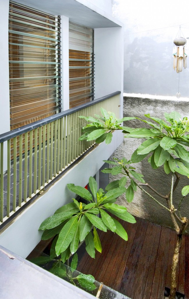 from-upstairs-to-wood-deck from-upstairs-to-wood-deck