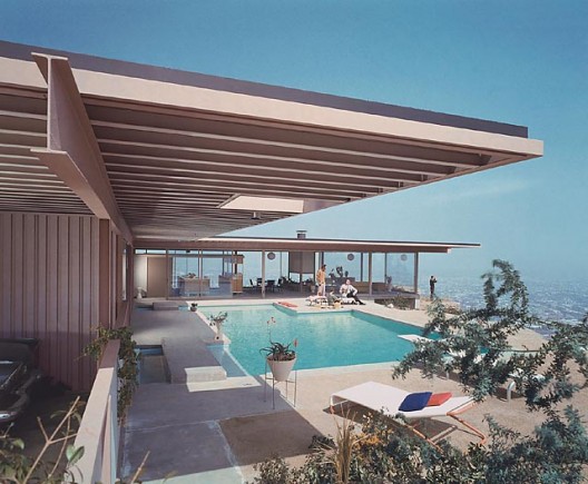 Case Study House #22, (daytime pool), 1960 Los Angeles, CA / Pierre Koenig, architect   © Julius Schulman