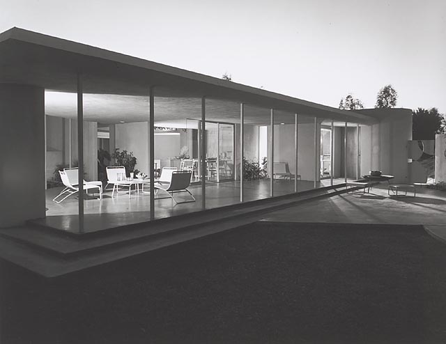 js10 Drake House, 1952 Phoenix, AZ / Blaire Drake, architect   © Julius Schulman