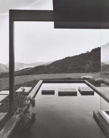 Singleton House, 1960 Los Angeles, CA  / Richard Neutra, architect   © Julius Schulman