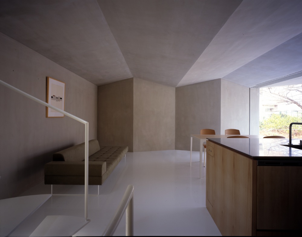 House in Nagoya 01 / Suppose Design Office