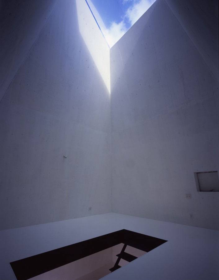 House in Saijo / Suppose Design Office