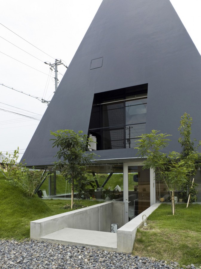 House in Saijo / Suppose Design Office