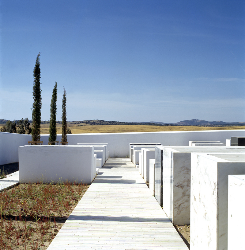 03_dn_cemetery_1 © Dora Nogueira