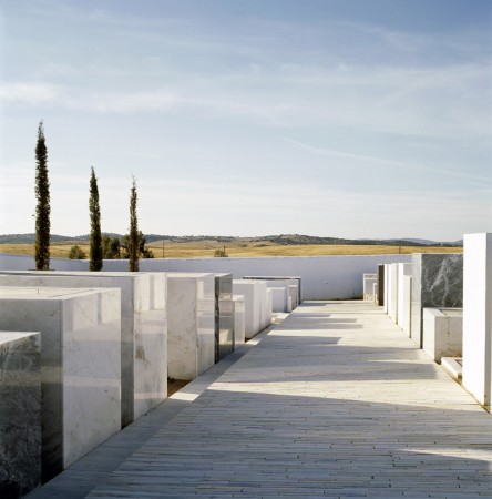 04_dn_cemetery-3 © Dora Nogueira