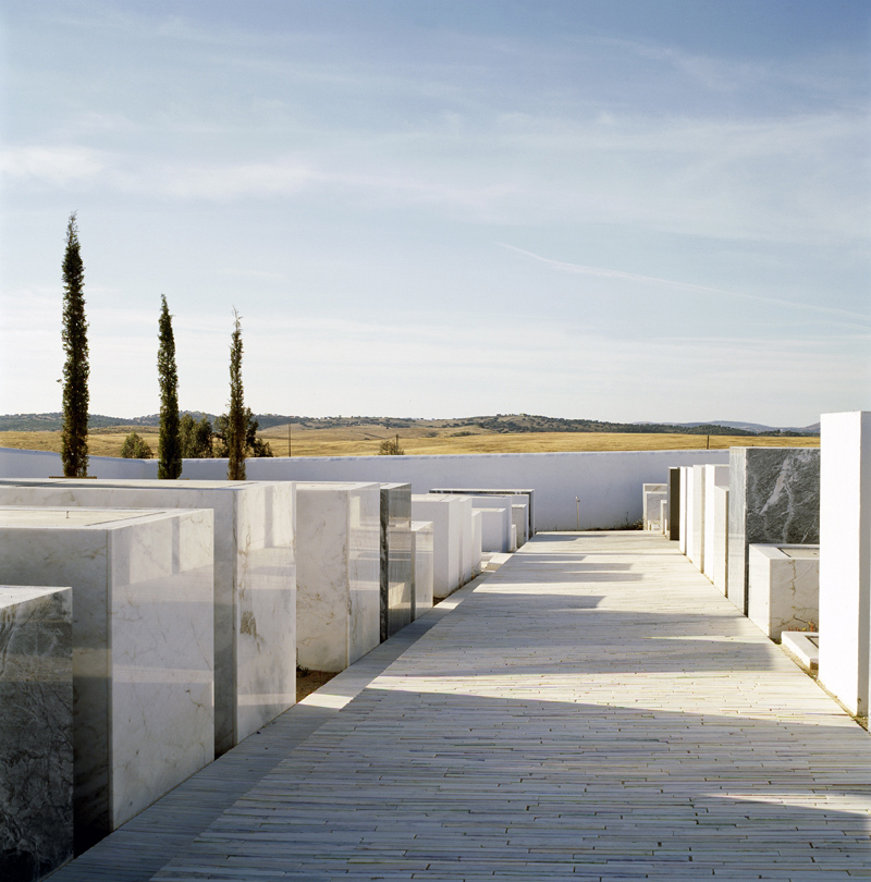 04_dn_cemetery-3 © Dora Nogueira