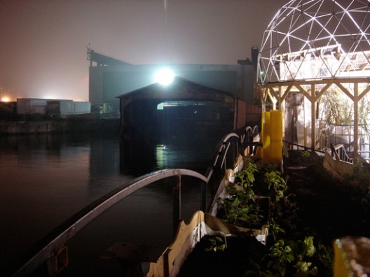 1250631990-waterpod03 1250631990-waterpod03
