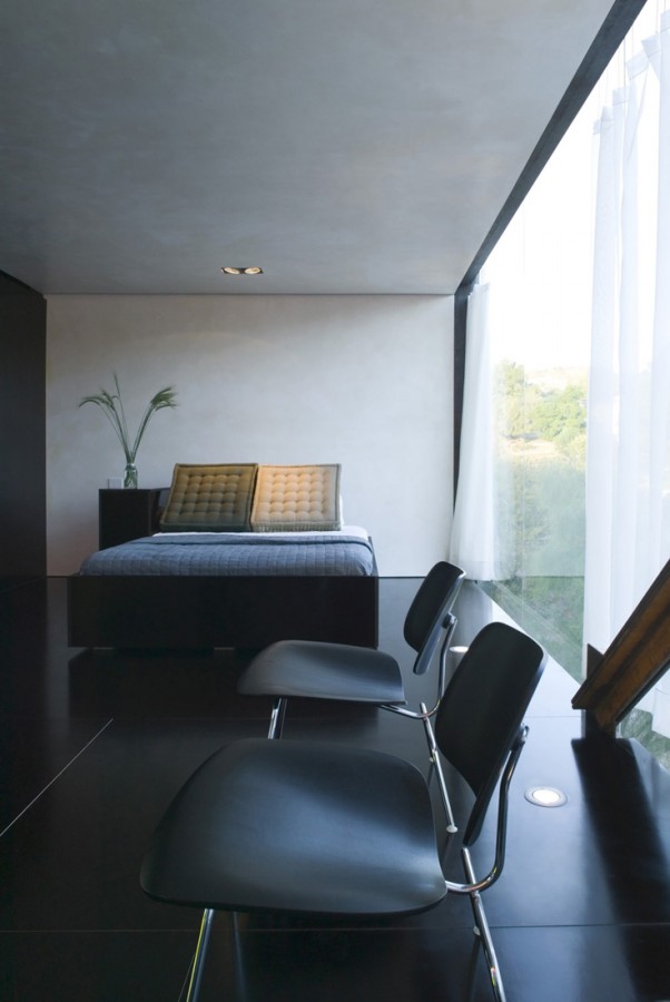 The Xeros Residence / Blank Studio