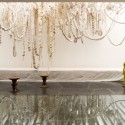 Linear bench above the cord instalation © Leonardo Finotti Linear bench above the cord instalation © Leonardo Finotti