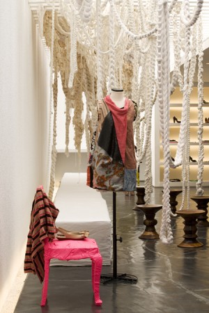 Interior view from the entrance © Leonardo Finotti Interior view from the entrance © Leonardo Finotti