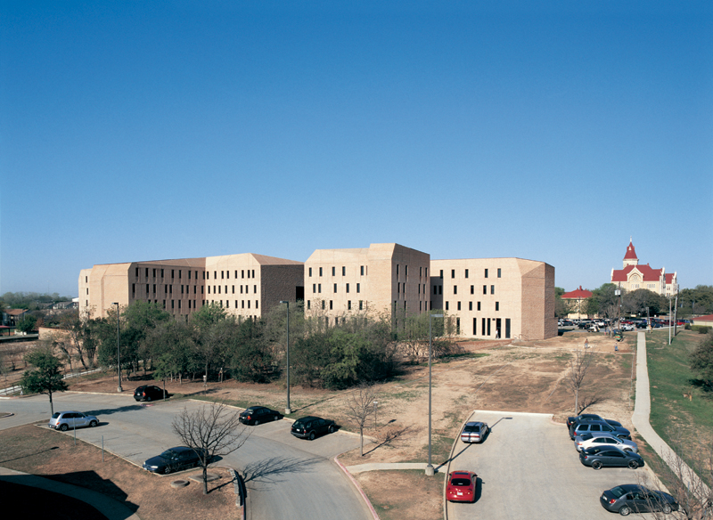 St Edward’s University New Residence and Dining Hall / Alejandro Aravena