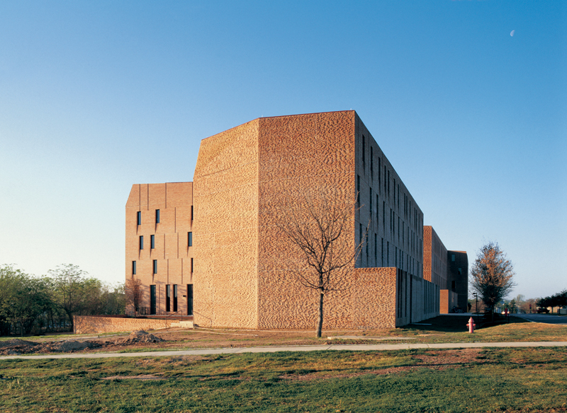 St Edward’s University New Residence and Dining Hall / Alejandro Aravena