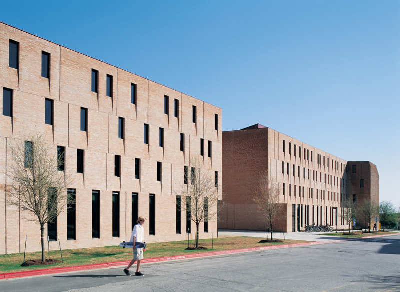 St Edward’s University New Residence and Dining Hall / Alejandro Aravena