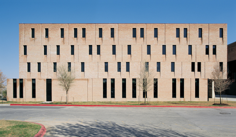 St Edward’s University New Residence and Dining Hall / Alejandro Aravena
