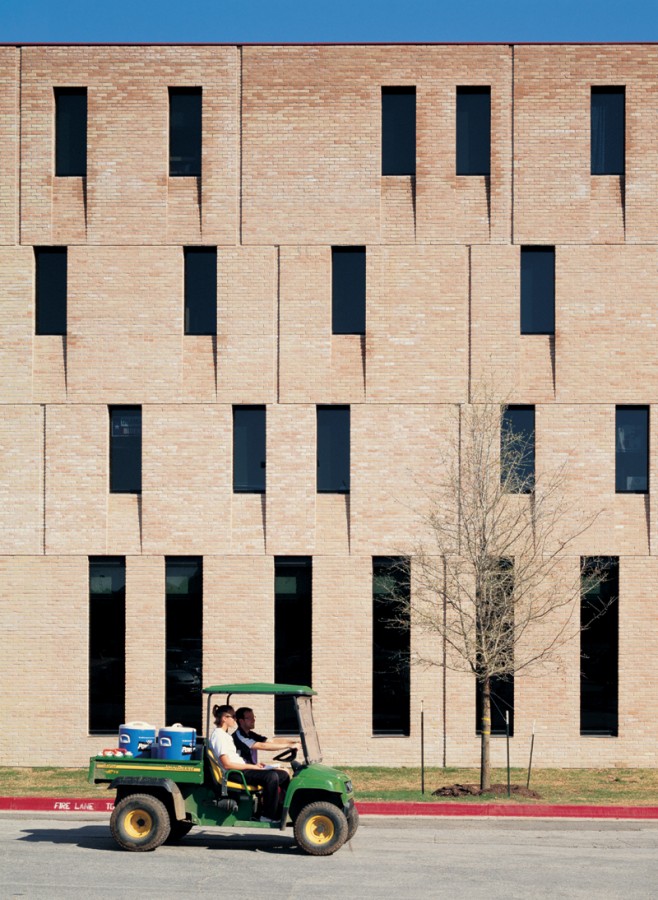 St Edward’s University New Residence and Dining Hall / Alejandro Aravena