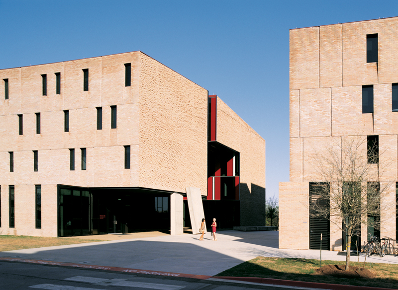 St Edward’s University New Residence and Dining Hall / Alejandro Aravena