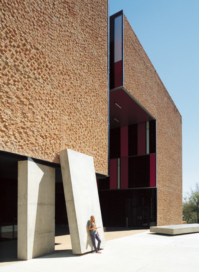 St Edward’s University New Residence and Dining Hall / Alejandro Aravena