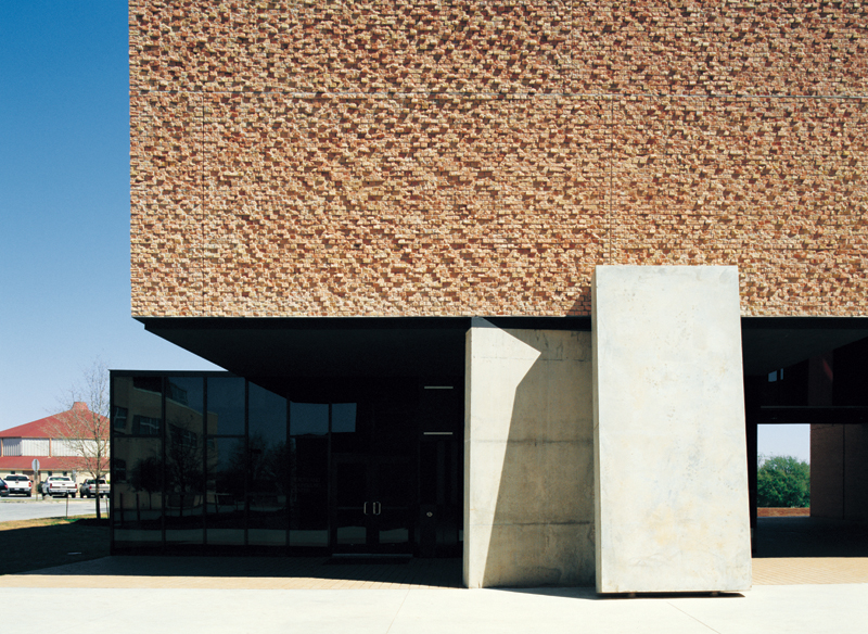 St Edward’s University New Residence and Dining Hall / Alejandro Aravena