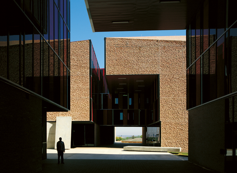 St Edward’s University New Residence and Dining Hall / Alejandro Aravena