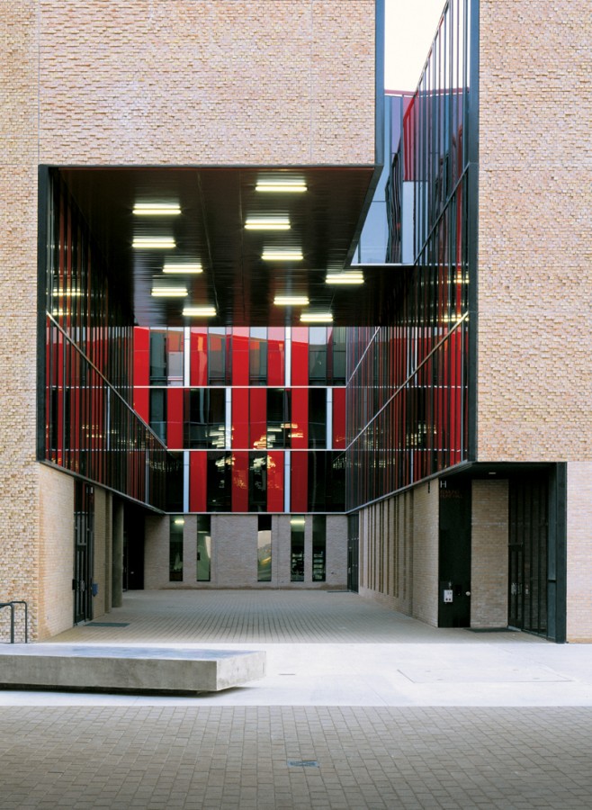 St Edward’s University New Residence and Dining Hall / Alejandro Aravena