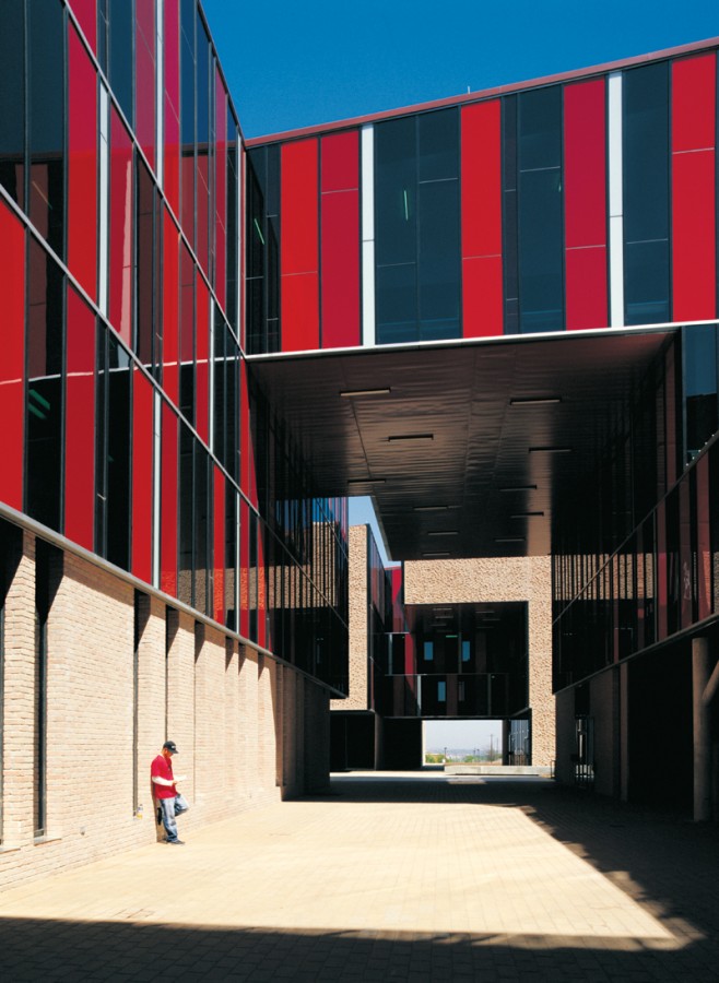 St Edward’s University New Residence and Dining Hall / Alejandro Aravena