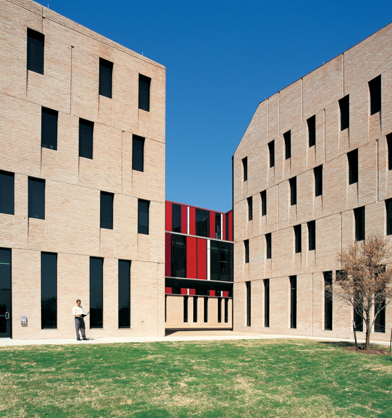St Edward’s University New Residence and Dining Hall / Alejandro Aravena