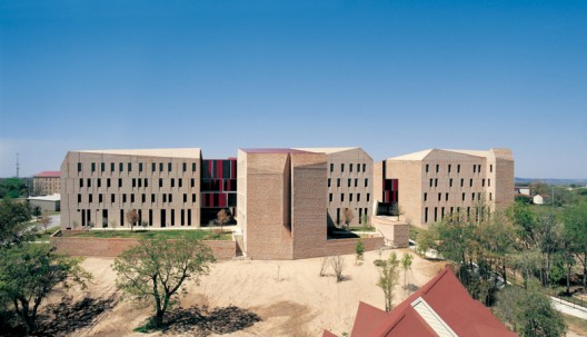St Edwards Residences and Dining Hall © Cristobal Palma