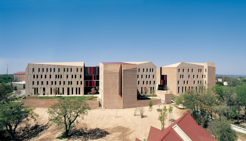 St Edward’s University New Residence and Dining Hall / Alejandro Aravena