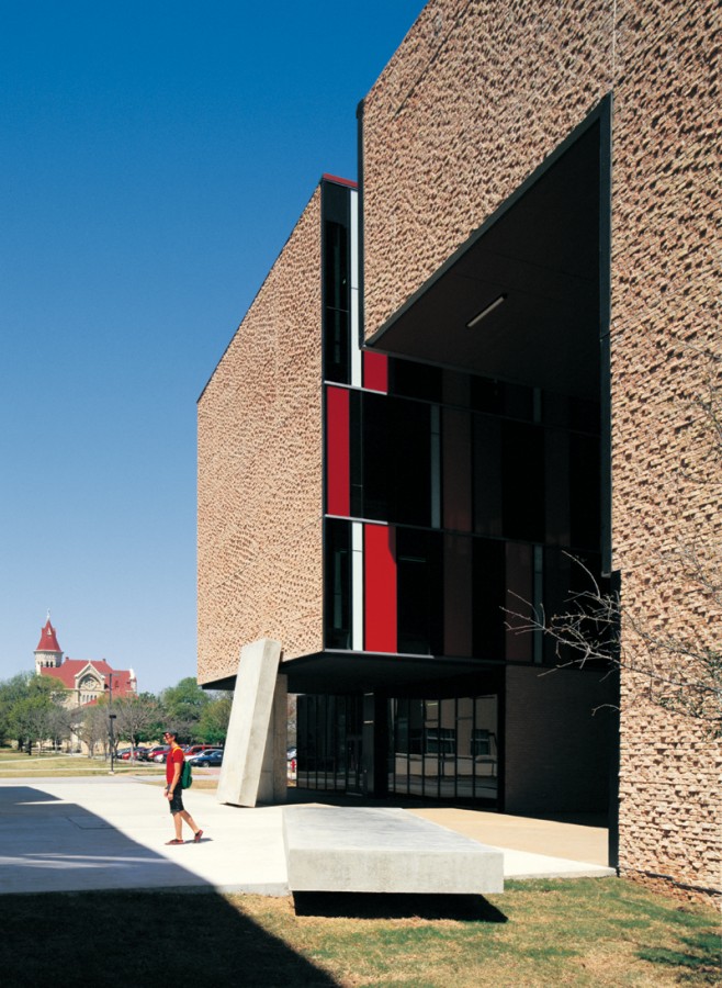 St Edward’s University New Residence and Dining Hall / Alejandro Aravena