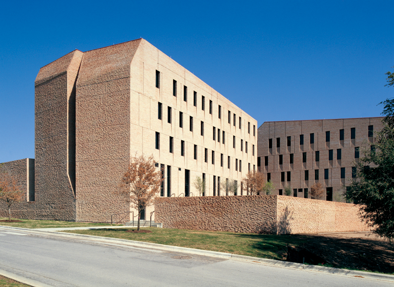St Edward’s University New Residence and Dining Hall / Alejandro Aravena
